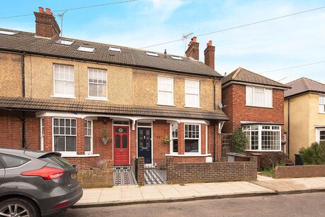 4 bedroom end terraced house for sale