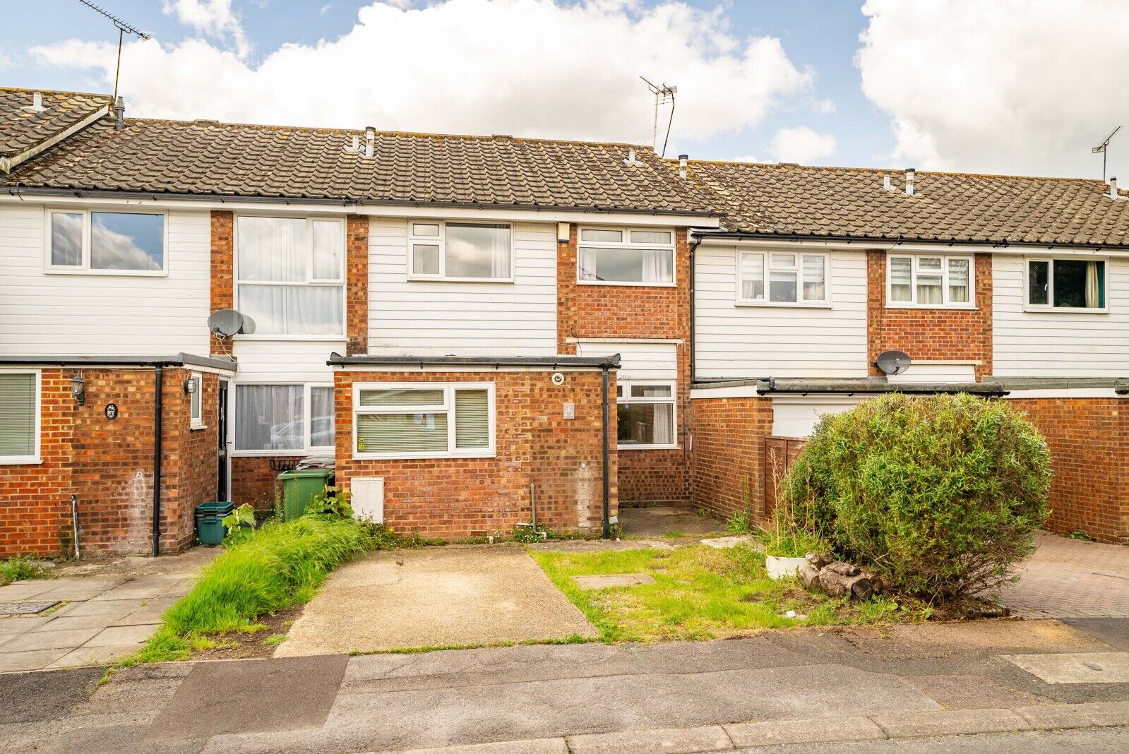 3 bedroom mid terraced house for sale The Cleave, Harpenden, AL5, main image