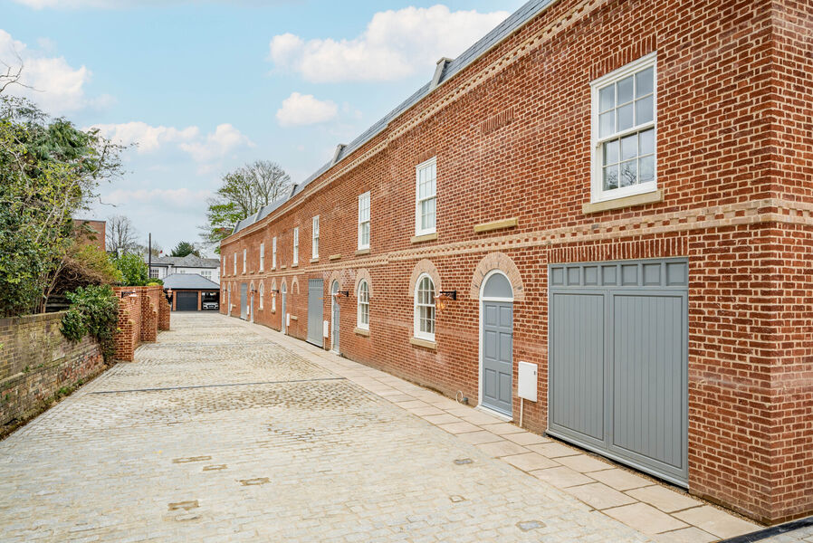 3 bedroom mid terraced house for sale