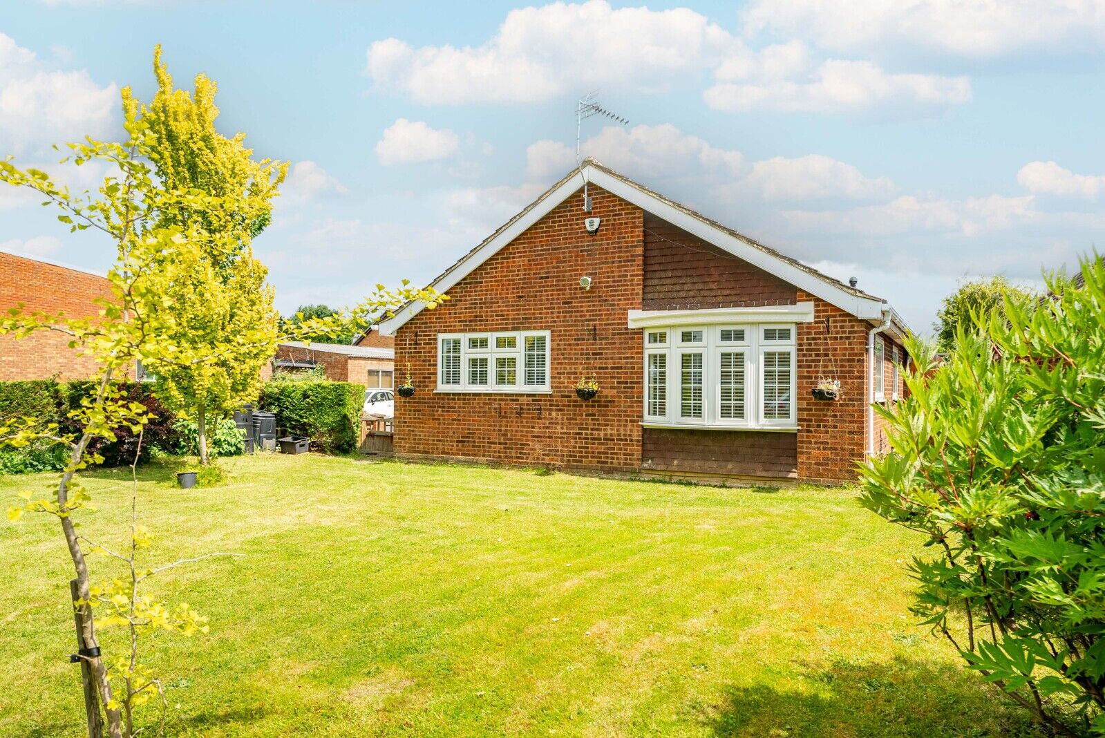 3 bedroom detached bungalow for sale Delfield Gardens, Luton, LU1, main image