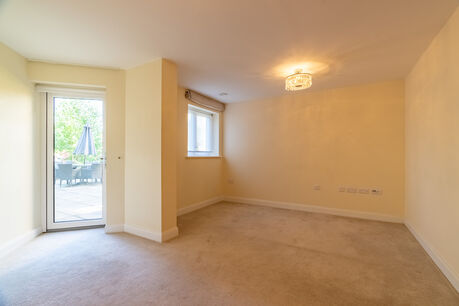 1 bedroom  flat to rent, Available now