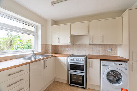 3 bedroom mid terraced property to rent, Available unfurnished now
