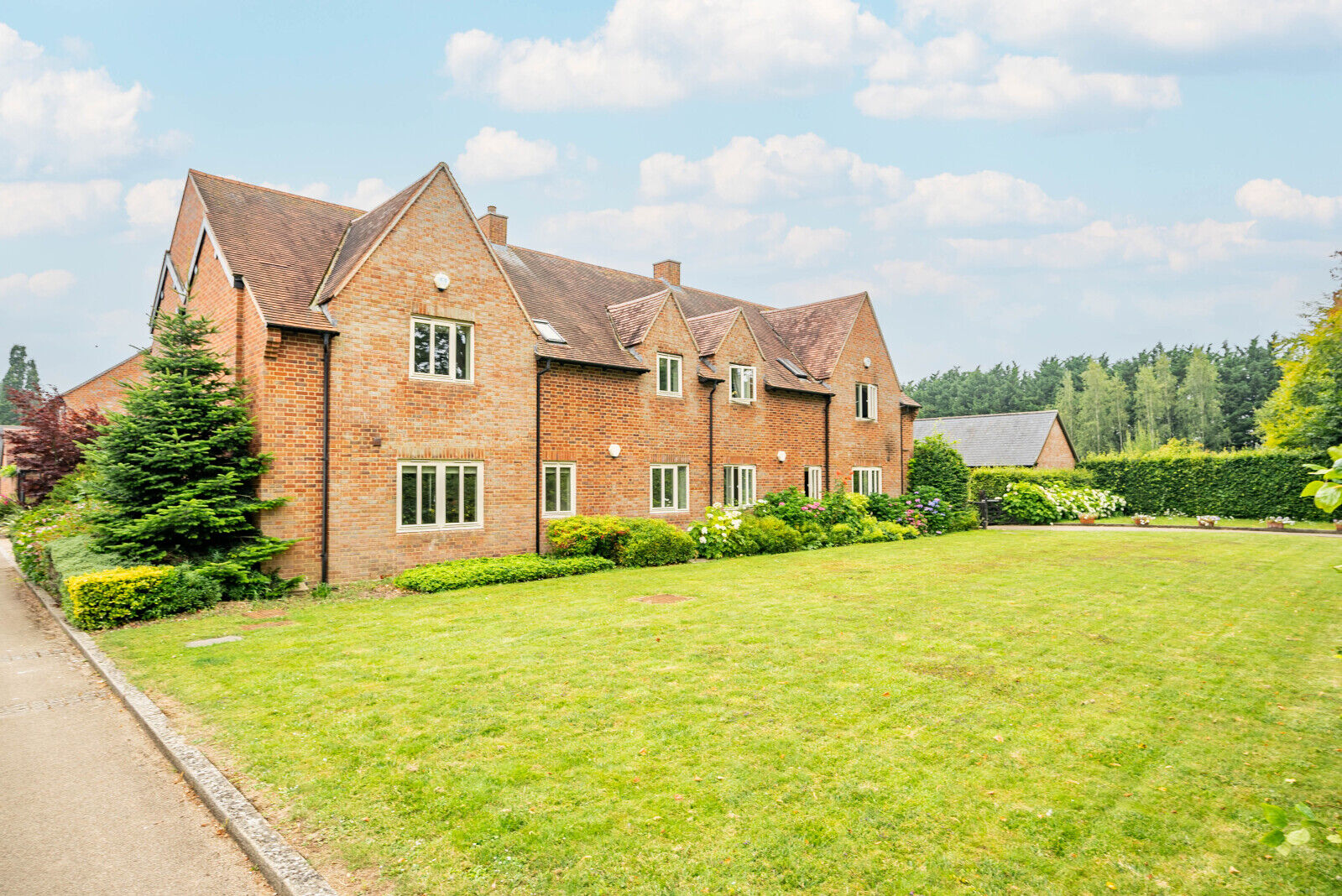 2 bedroom  flat for sale Geescroft Walk, Harpenden, AL5, main image