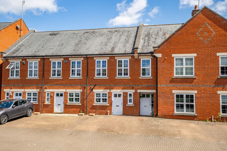 2 bedroom mid terraced house for sale