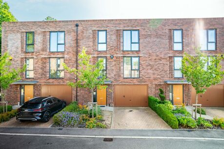 4 bedroom mid terraced house for sale