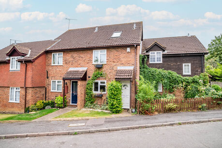 3 bedroom end terraced house to rent, Available unfurnished from 18/09/2024