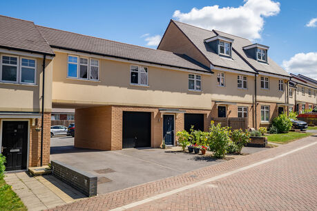 2 bedroom mid terraced house for sale