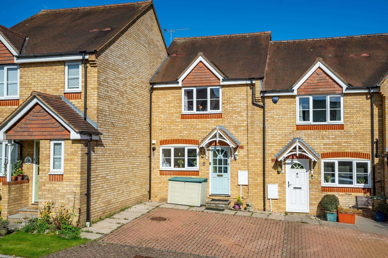 3 bedroom mid terraced house for sale Orient Close, St. Albans, AL1, main image