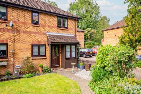 1 bedroom mid terraced house for sale