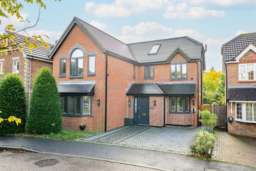 5 bedroom detached house for sale