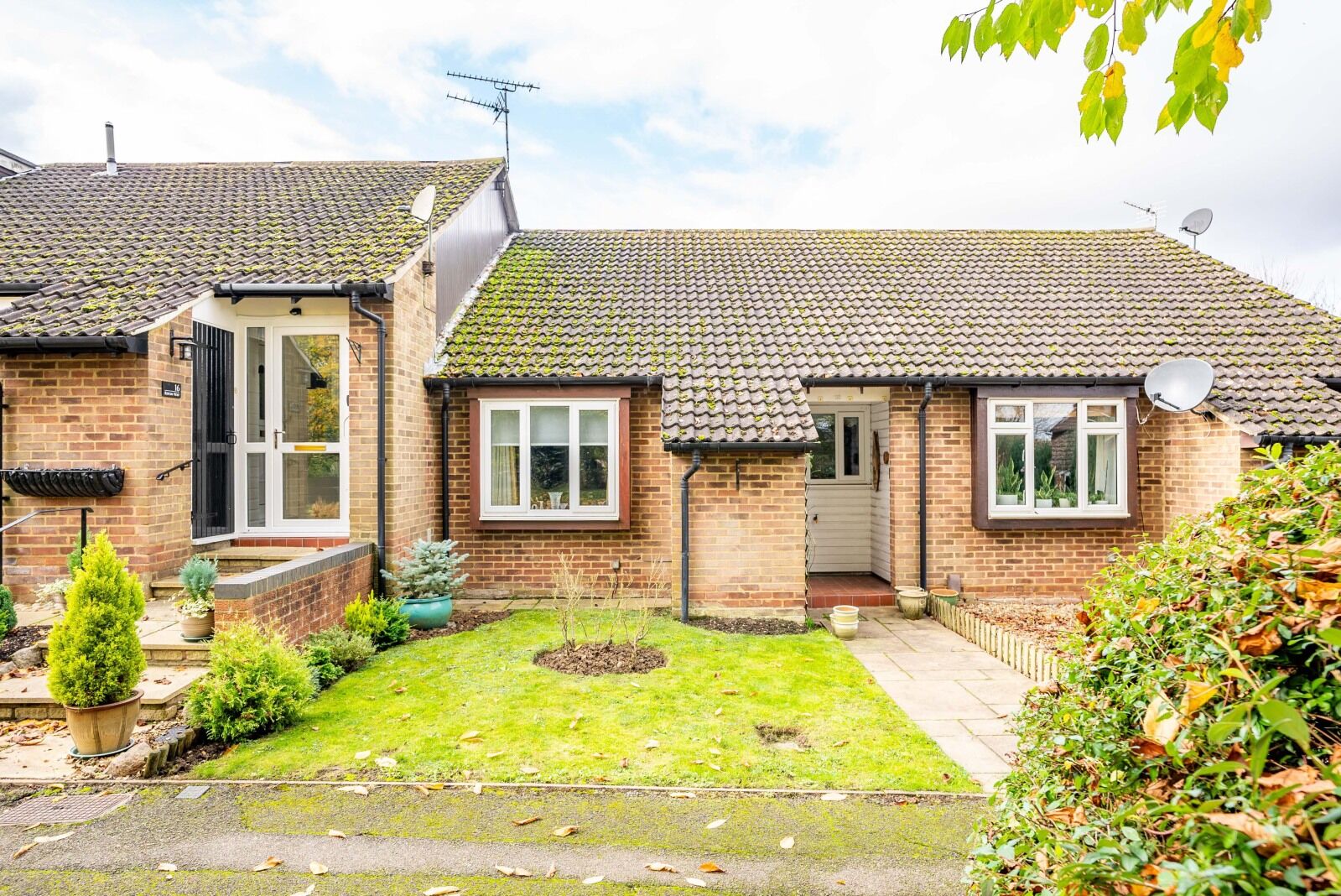 2 bedroom mid terraced bungalow for sale Ripon Way, St. Albans, AL4, main image