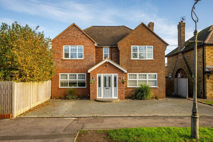 5 bedroom detached house for sale