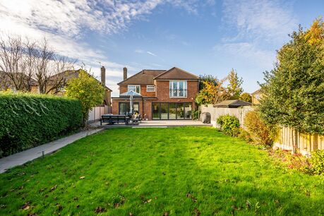 5 bedroom detached house for sale