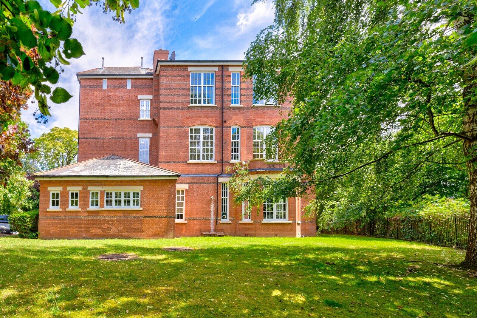 2 bedroom  flat for sale The Birches, Napsbury Park, AL2, main image