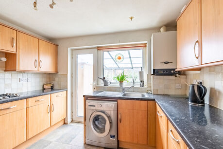 4 bedroom mid terraced house for sale