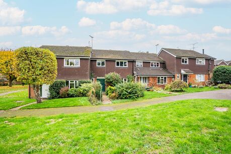 4 bedroom mid terraced house for sale