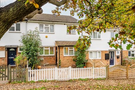 3 bedroom mid terraced house for sale