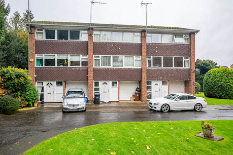 3 bedroom mid terraced house to rent, Available unfurnished now