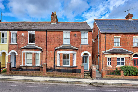 4 bedroom end terraced house for sale