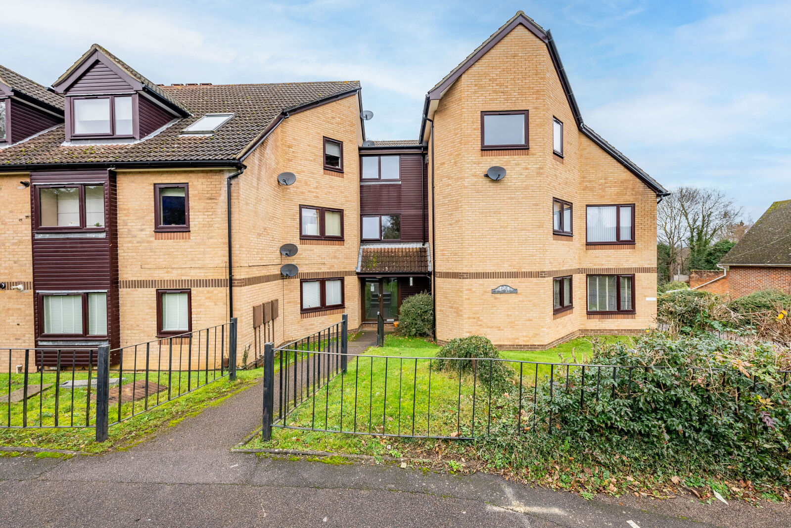 2 bedroom  flat for sale St. James Court, Harpenden, AL5, main image