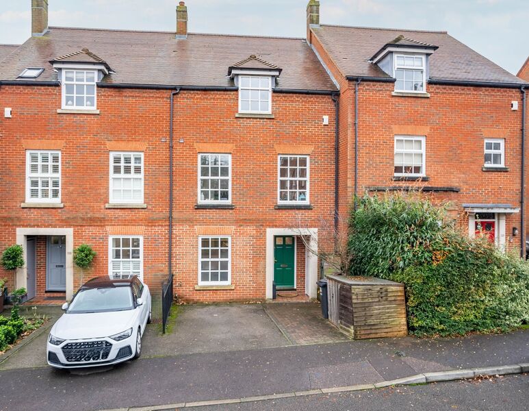 5 bedroom mid terraced house for sale