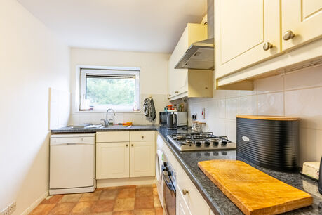 2 bedroom  flat to rent, Available unfurnished from 01/03/2025