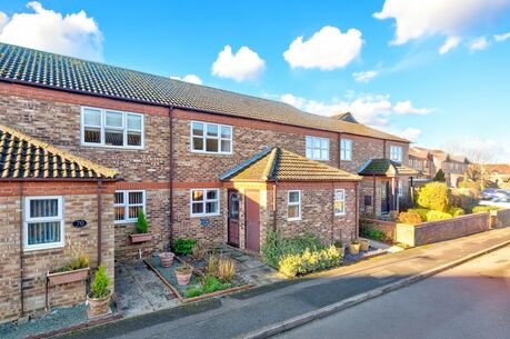 2 bedroom mid terraced house for sale