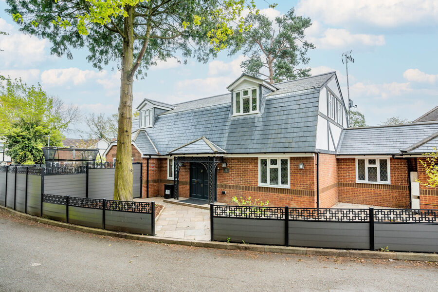 5 bedroom detached house for sale