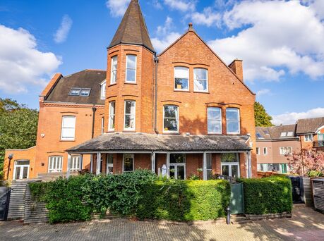 3 bedroom end terraced house for sale