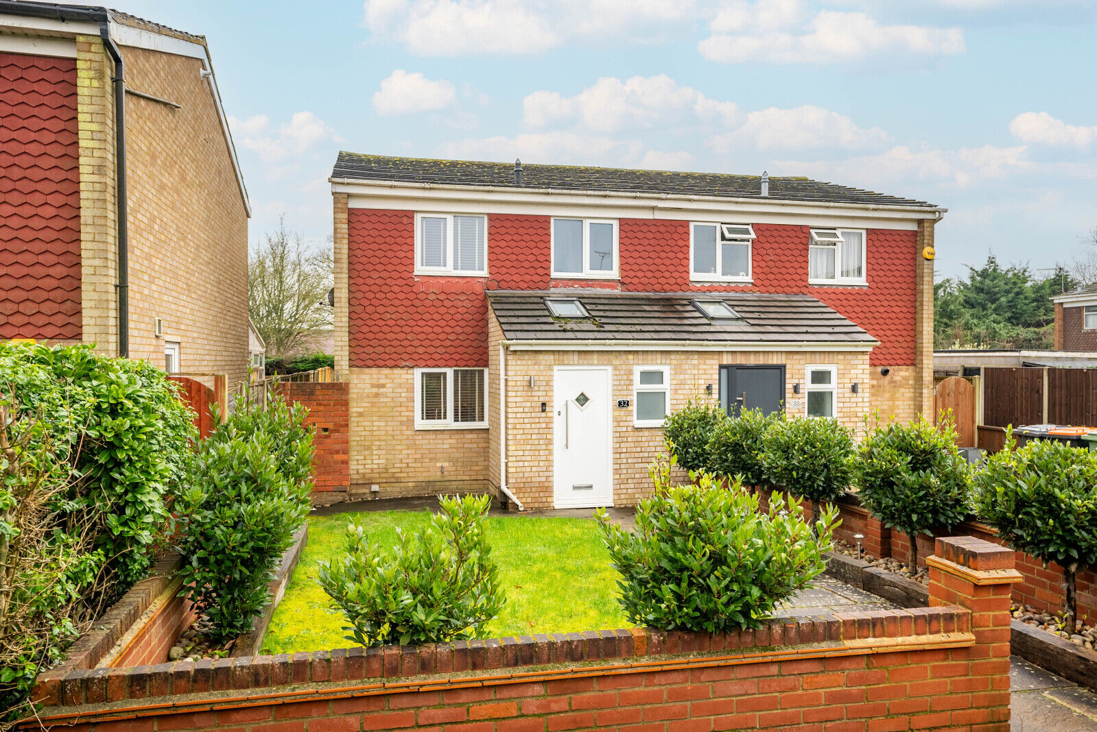 3 bedroom semi detached house for sale St. Andrews Close, Luton, LU1, main image