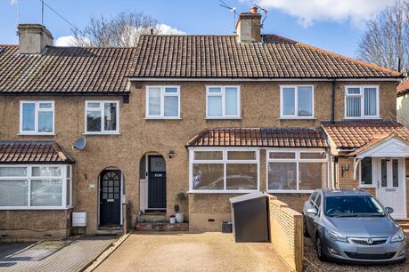 3 bedroom mid terraced house for sale