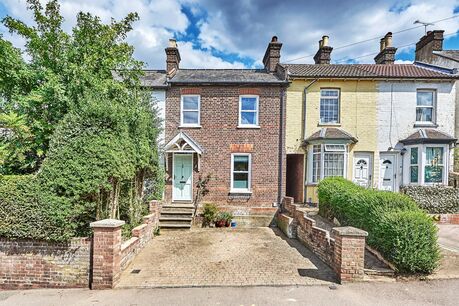 3 bedroom mid terraced house for sale