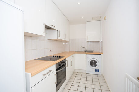 2 bedroom  flat to rent, Available unfurnished from 13/01/2025